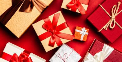 Christmas Digital gifts (Image source: Photo by George Dolgikh, Pexels)